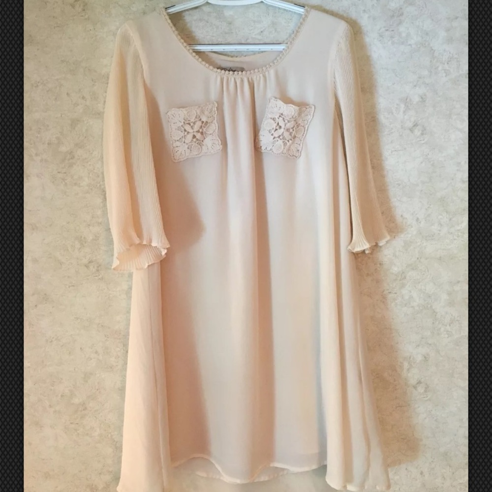DARLING White Dress Size Medium Lace Pocket Detail